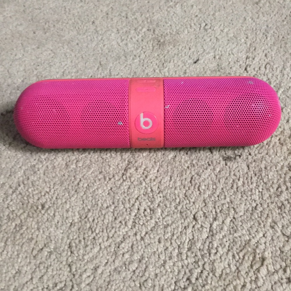 BRIGHT PINK BEATS PILL!!